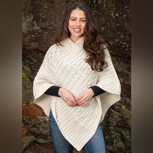 Irelands Eye Irish Aran Poncho Women Merino Wool Cowl Neck Shawl-White/'báinín'